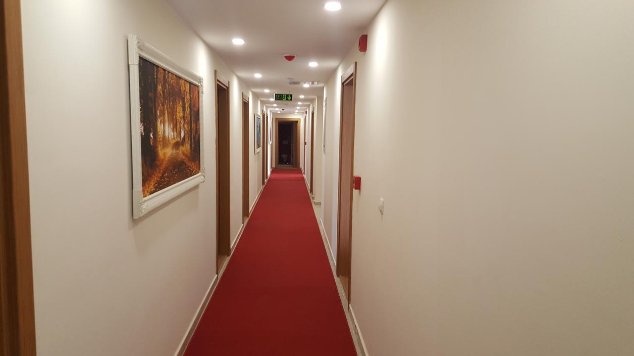 Sanli Hotel Blue ทรับซอน ภายนอก รูปภาพ