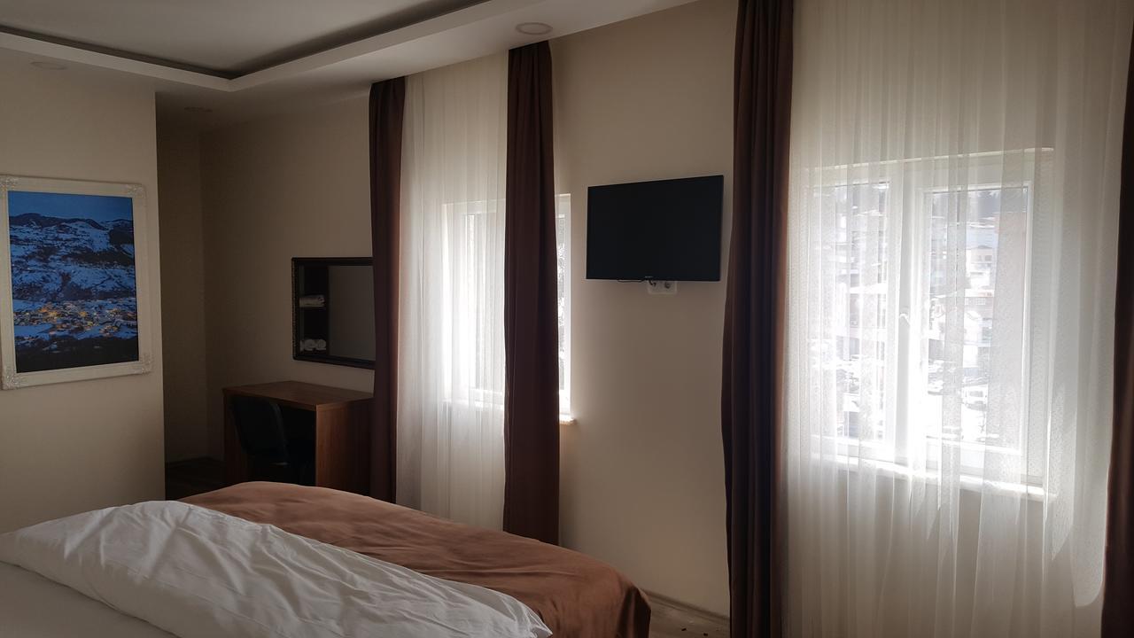 Sanli Hotel Blue ทรับซอน ภายนอก รูปภาพ